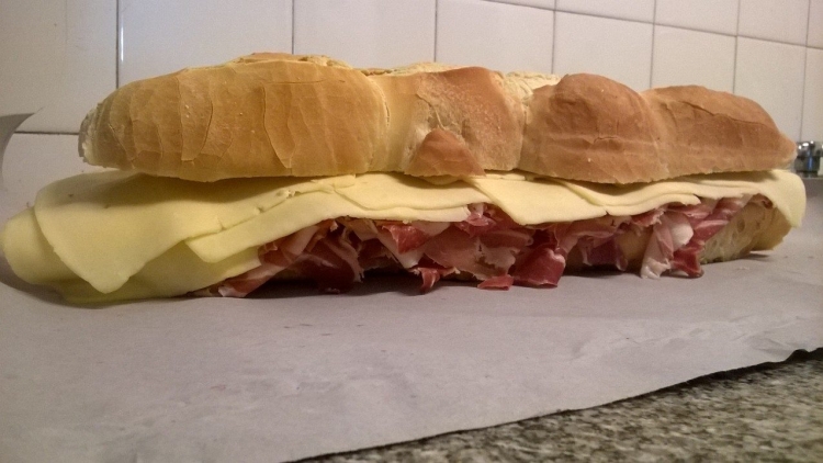 El Cruce de Balcarce: los mejores sánguches ruteros de 50 centímetros de largo