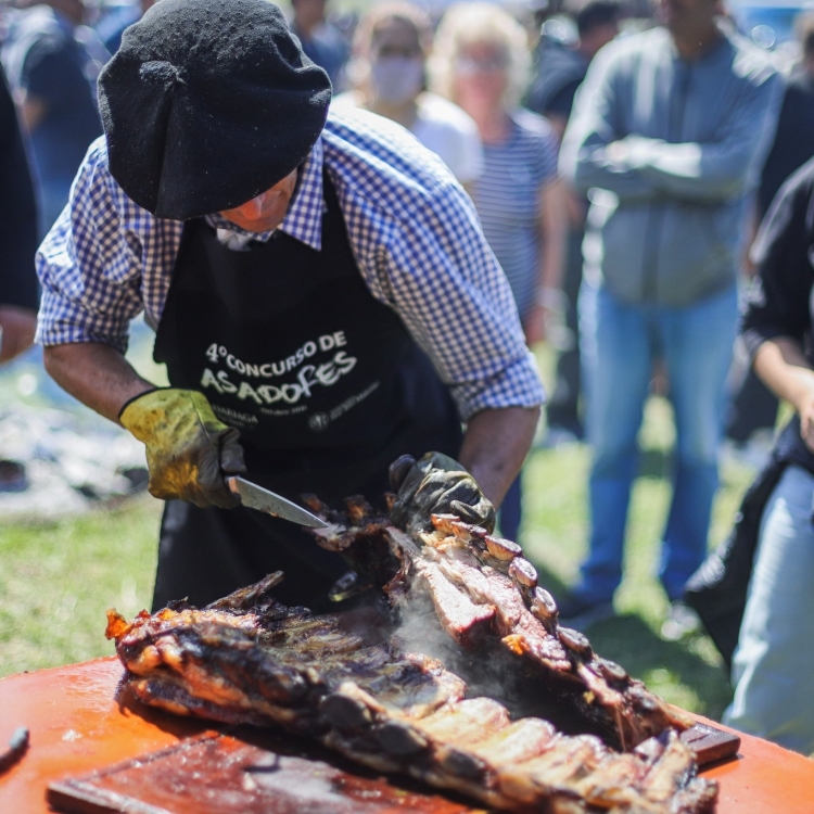 Se viene el 5° Concurso de Asadores para degustar la carne en el Asador Cruz
