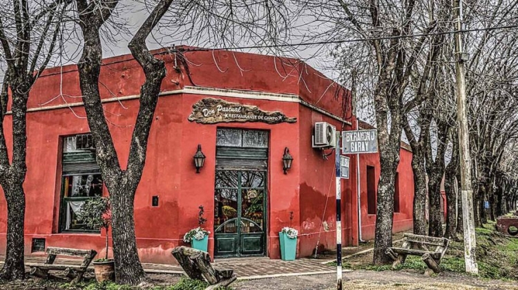 El pueblo que tiene solamente 70 habitantes y posee uno de los mejores bodegones de la Provincia