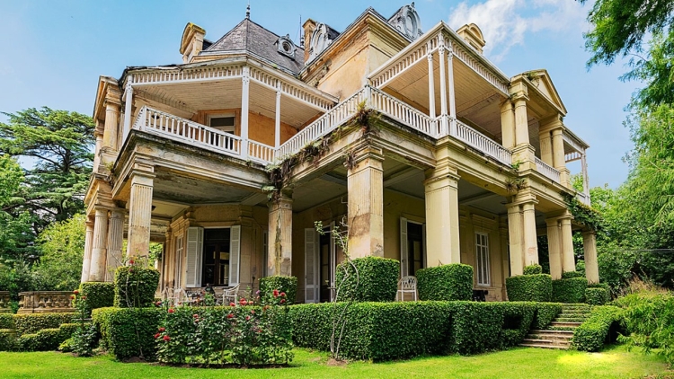 La Provincia y sus castillos: visitas guiadas y hospedaje para dormir como un rey o una reina