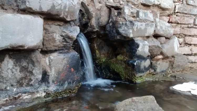 El sorprendente manantial de agua cristalina escondido en la zona oeste del conurbano bonaerense