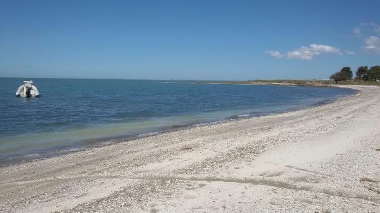   Balneario Los Pocitos: playa paradisíaca al sur de la Provincia