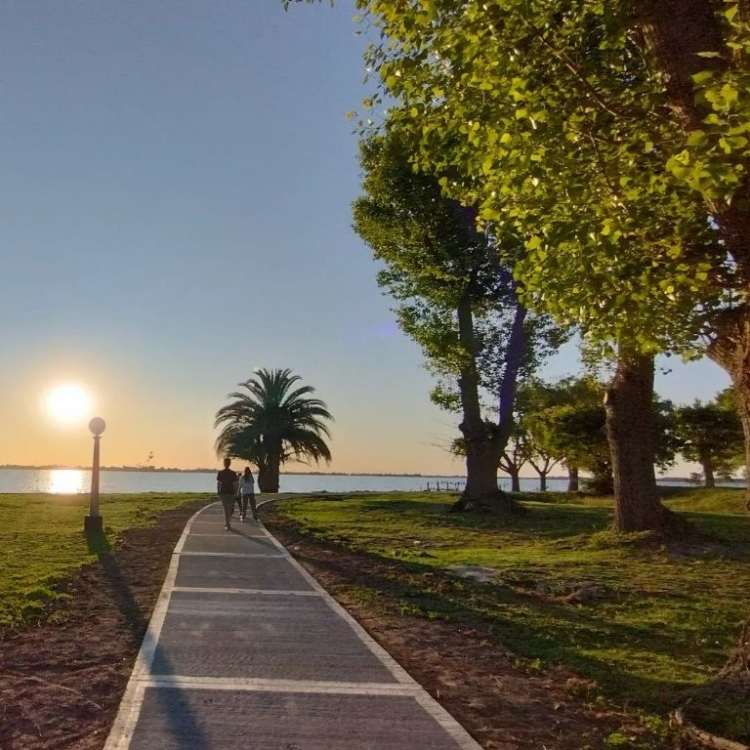  Cinco destinos de turismo rural con lagunas y ríos para disfrutar del finde largo