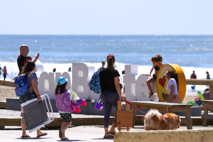 A 15 días de la llegada del verano casi no hay lugar en la Costa Atlántica