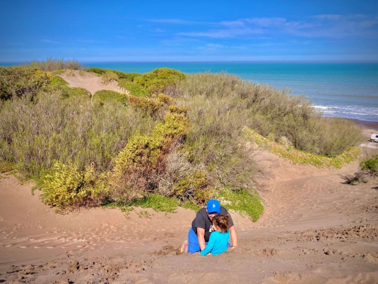 El pueblito con apenas seis habitantes y la playa más solitaria y agreste de la Provincia