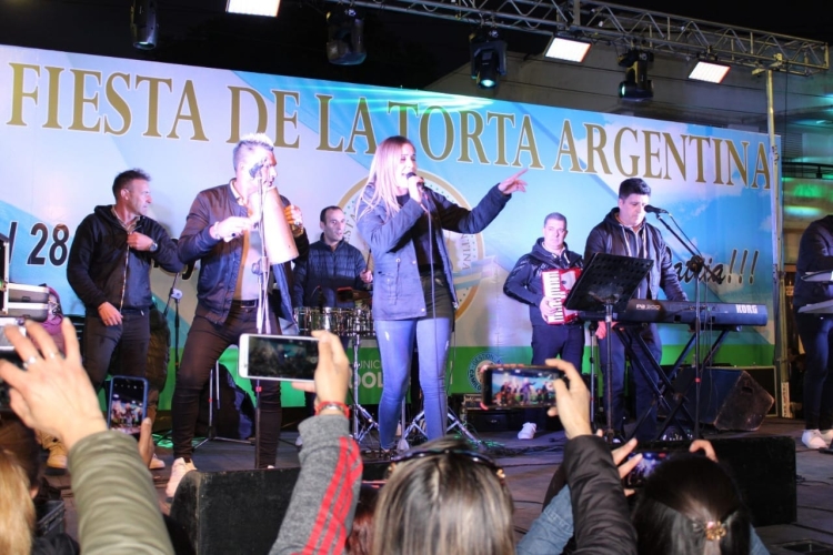 La 9ª edición de la Fiesta de la Torta Argentina fue un éxito en la Plaza Castelli