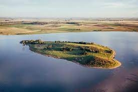 El pueblito de la Provincia para conocer y disfrutar de su laguna y una isla