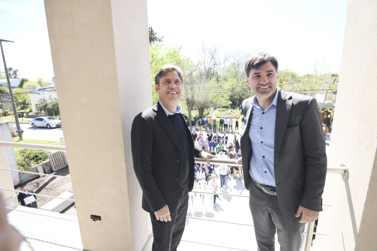 Kicillof visitó obras en Castelli, donde se levanta el primer Mercado Concentrador Frutihortícola 