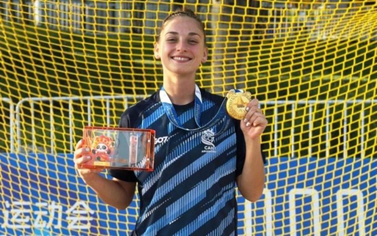 La costera Giuliana Gamba logró la medalla de oro en los World Games 2025 junto a la Selección Argentina de Beach Handball
